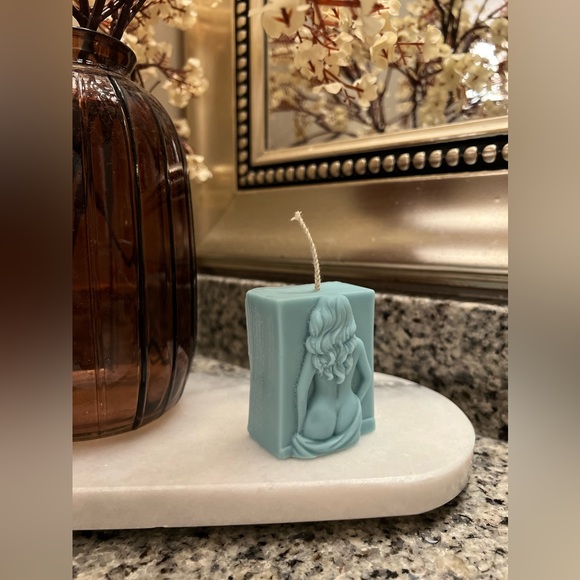 Female boudoir candle - White Eucalyptus - Picture 3 of 4